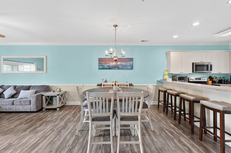 Interior 5, Magnolia Pointe Luster Leaf 4890-303, Horry