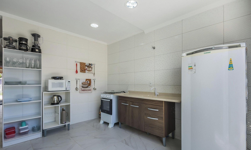 Private kitchen 3, House w/ BBQ 300m From the Beach Fjz0003, Piçarras