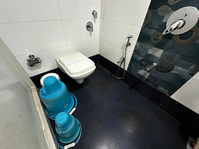 Bathroom 4, Hotel Fantacee, Thane
