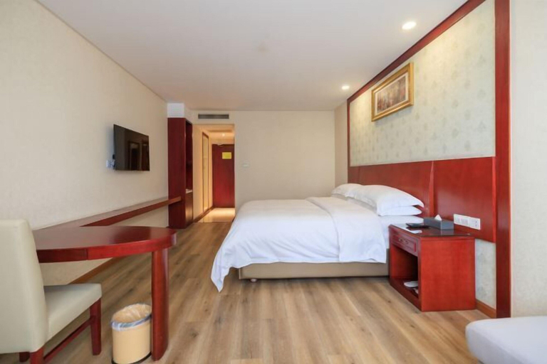 Bedroom 3, Vienna Hotel (Songbin Road Metro Station, Baoshan), Shanghai