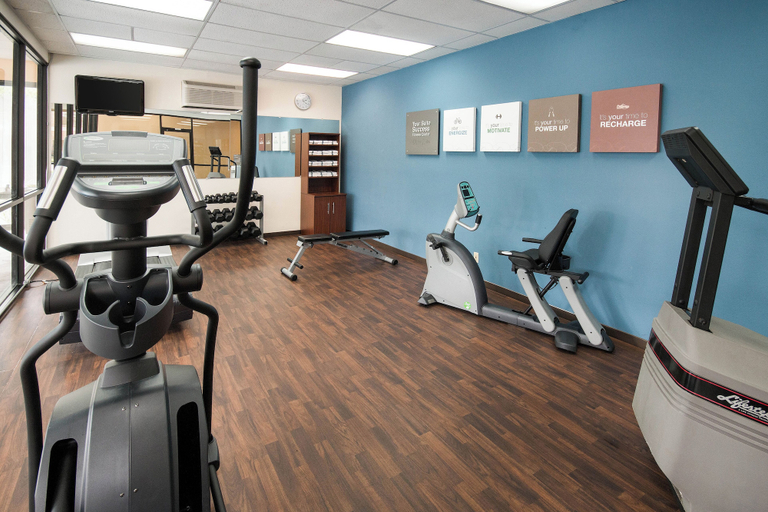 Fitness facility, River Bluff Hotel & Conference Center, Wood