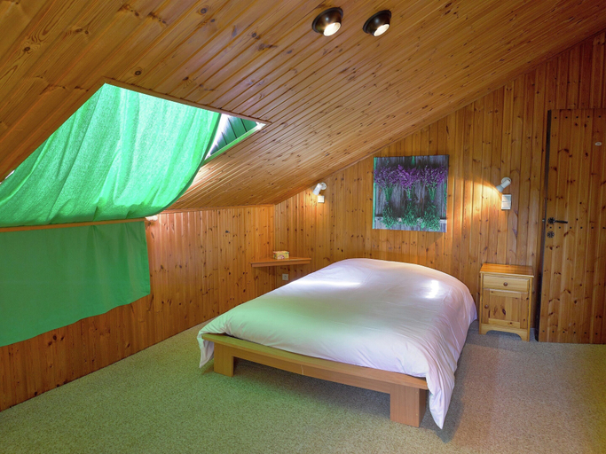 Others 3, Spacious Holiday Home With Private Garden, Namur