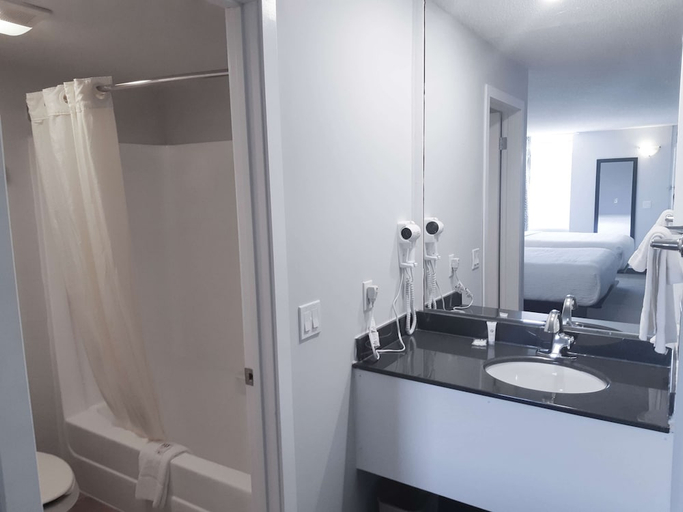 Bathroom 3, Motel6 Brooks, AB, Division No. 2