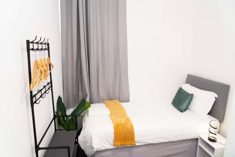 Room 5, Near Transport - Parking - Wifi - Sleeps 3, Newcastle upon Tyne