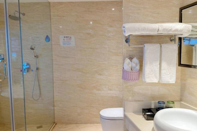 Bathroom 4, Golden Phoenix Hotel Luohe, Chuzhou