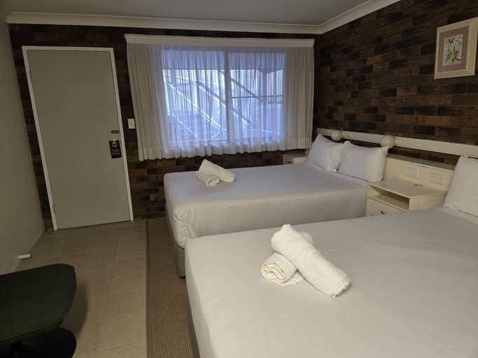 Bedroom 3, Best Western Parkside Motor Inn, Coffs Harbour - Pt A