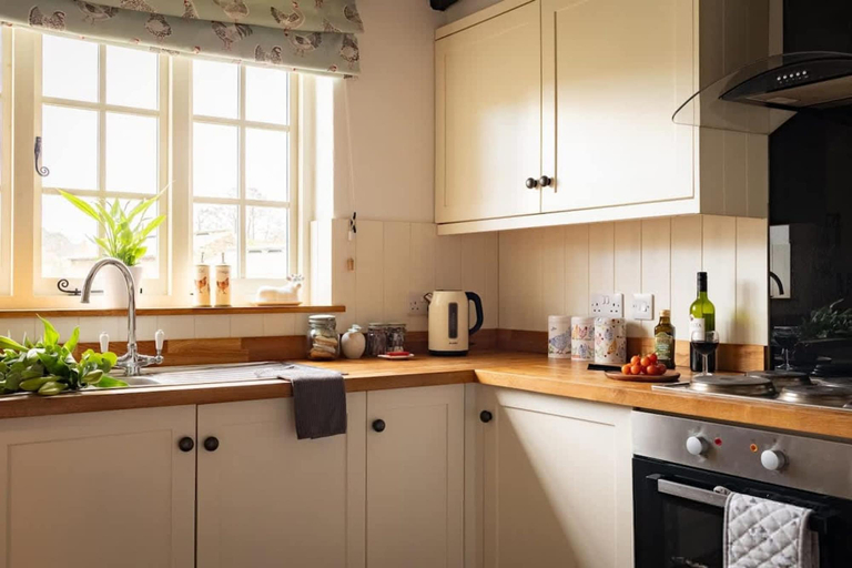 Room 5, Cosy Yew Tree Cottage with Scenic Field Views, North Yorkshire