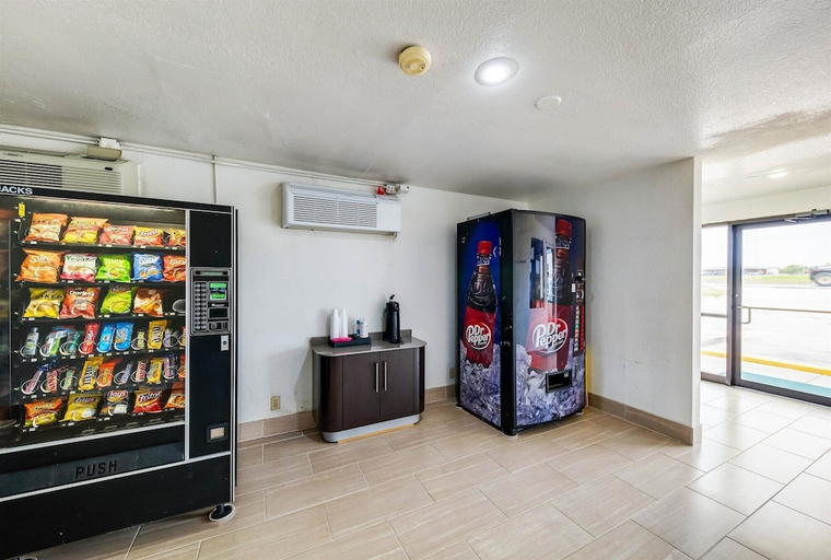 Food & Drinks, Motel6 Greenville, TX, Hunt