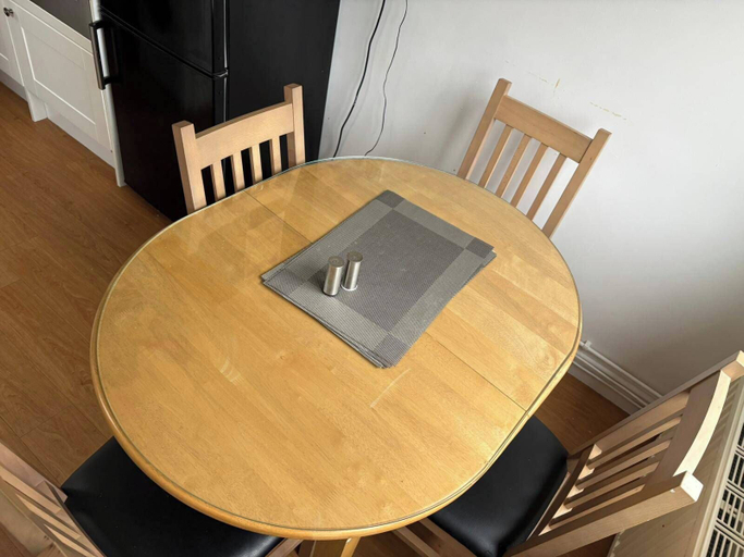Dining 3, Tranquil Wolves Retreat With 4 Bedrooms, Wolverhampton