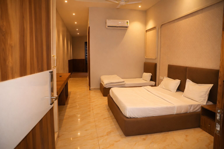 Room 2, Heaven Wood Exxotica (JAYKIM HOTELS LLP), Saharanpur
