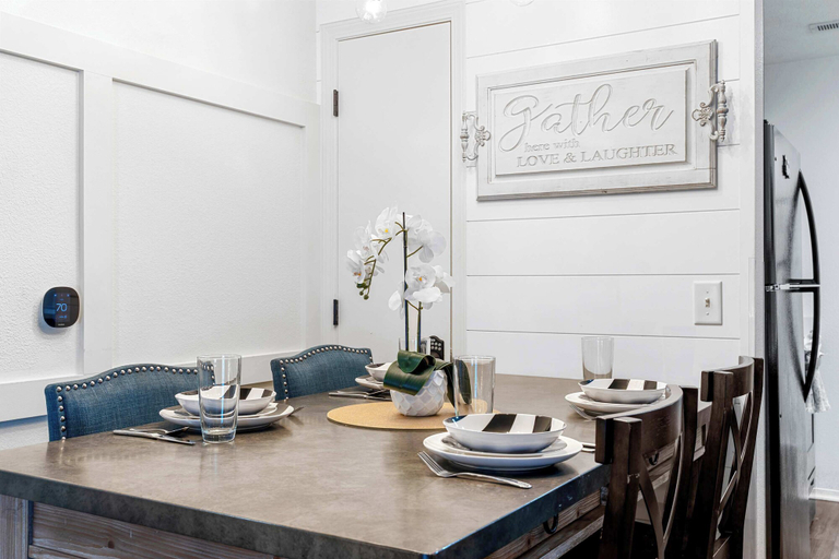 Dining 4, Ashley's Luxurious Snuggery, Taney