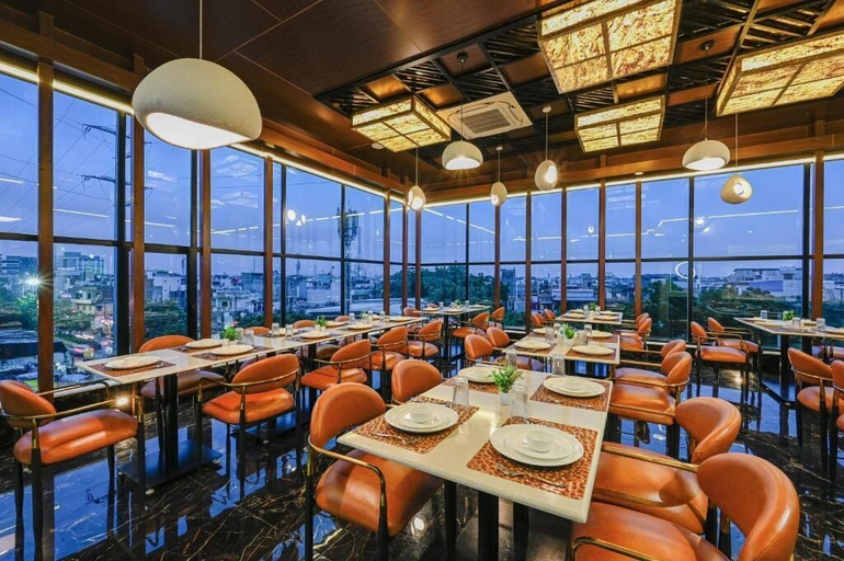 Dining 5, Hotel Grand Girdhar Premier, Indore