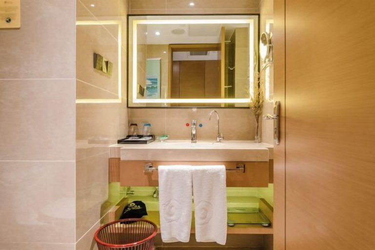 Bathroom 4, Qingdao Huaxi Hotel, Qingdao