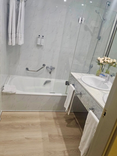 Bathroom 5, Hotel Beatriz Costa & Spa, Las Palmas