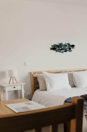 Room 4, Canhoto Douro, Marco de Canaveses