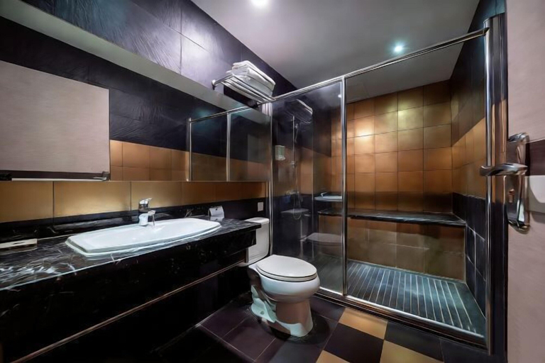 Bathroom 4, K. Y. Hotel, Liuzhou