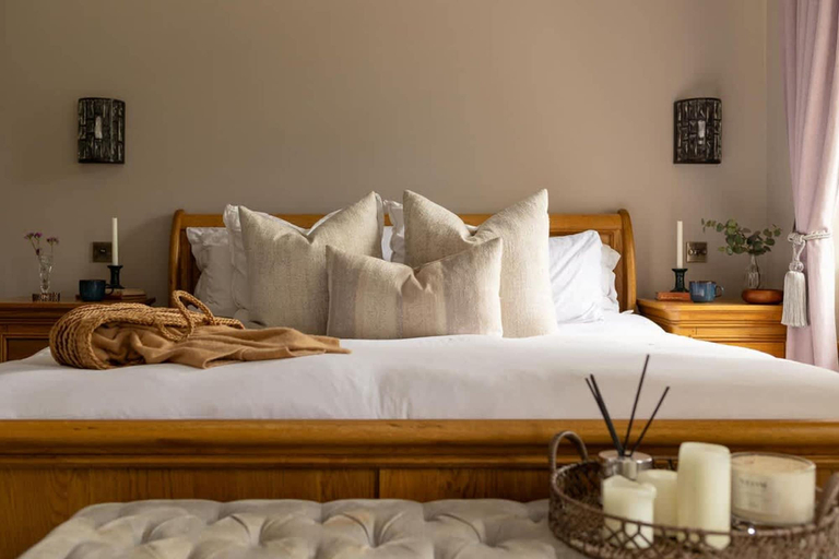 Room 2, Killerby Old Hall w Hot Tub and Swimming Pool, North Yorkshire