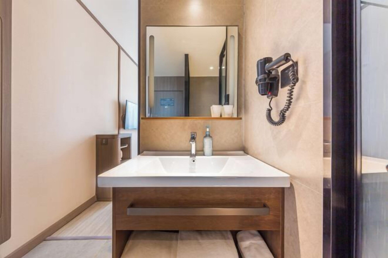 Bathroom 5, HanTing Hotel (Beijing Yansha Sanyuan East Bridge), Beijing