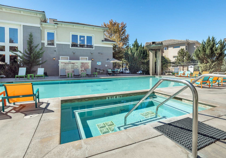 Room 2, New Luxurious 1BR Apartment Heated Pool Spa Sauna, Washoe