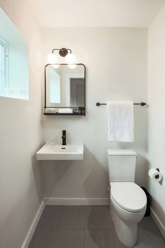Bathroom 5, Salt Ranch Hotel, Davidson