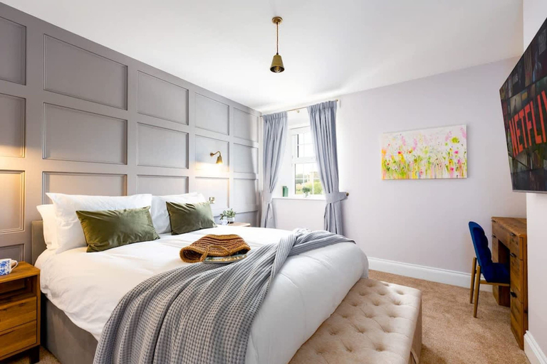Room 3, Castle View Cottage with Hot Tub and EV Charging, North Yorkshire