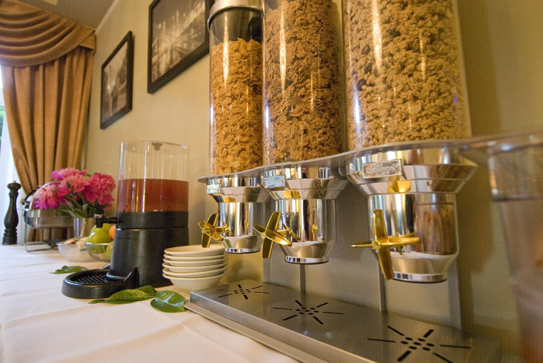 Food & Drinks 4, Granville House B&B, Greater Vancouver