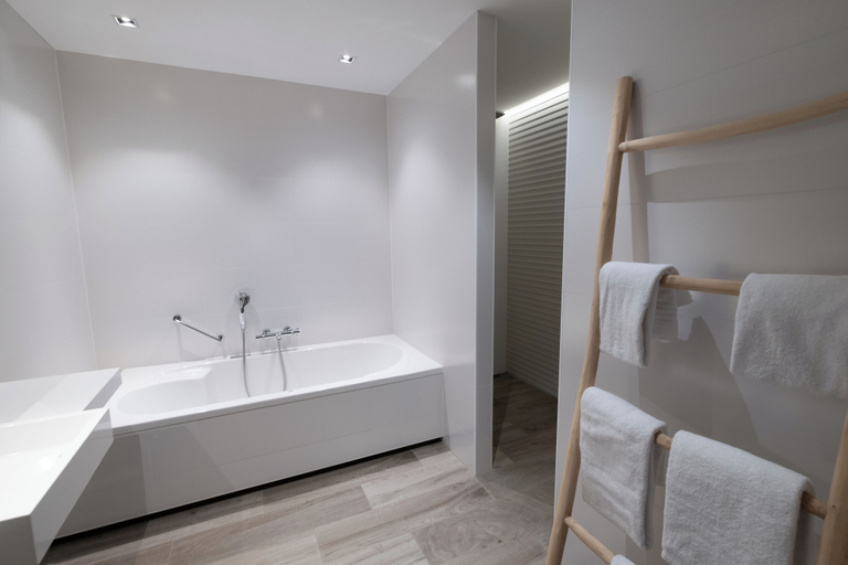 Bathroom 5, Hotel Vianen - Utrecht, Vianen