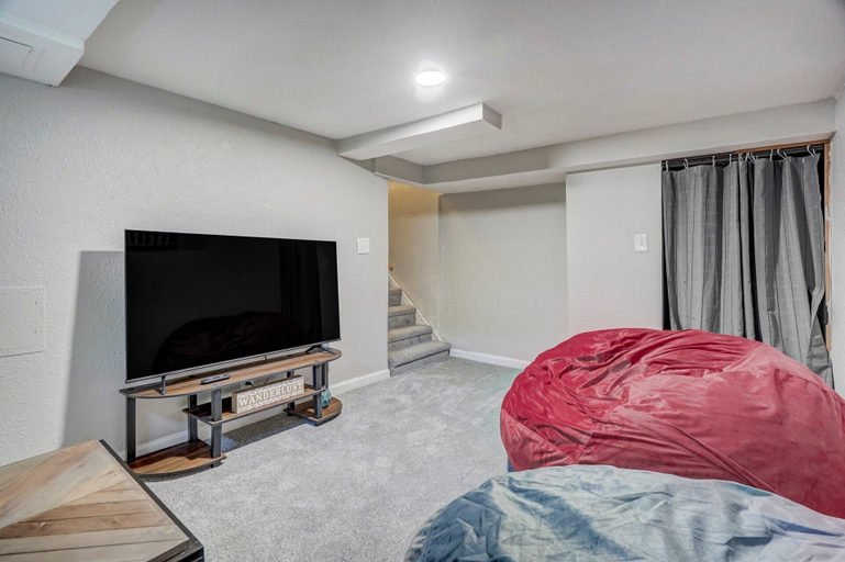 Interior 3, 1014a Swope, El Paso