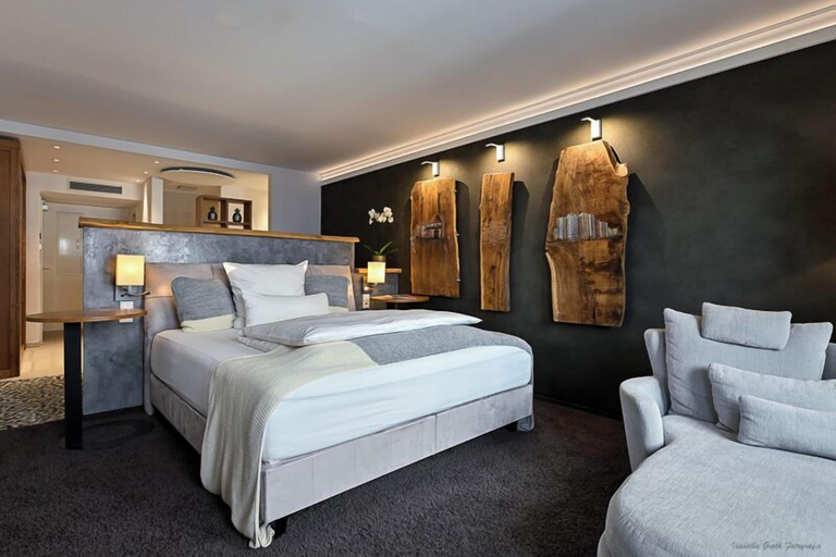 Bedroom 5, Höll am Main, Groß-Gerau