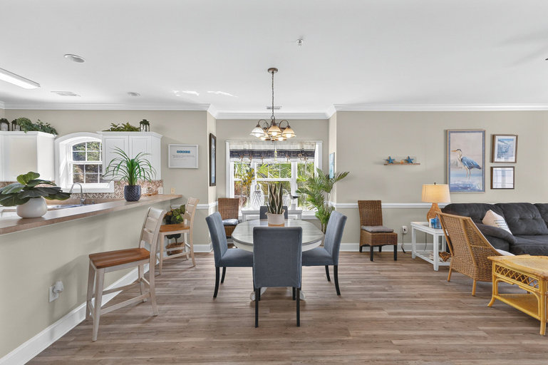 Interior 5, Magnolia Bovardia 4803-201, Horry