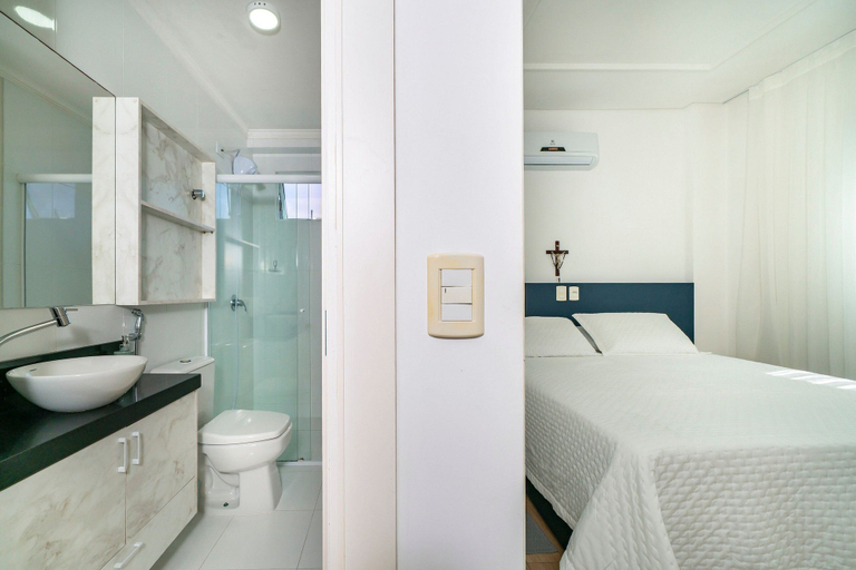 Bathroom 2, Apartamento 2 quartos vista mar Bombas, Bombinhas