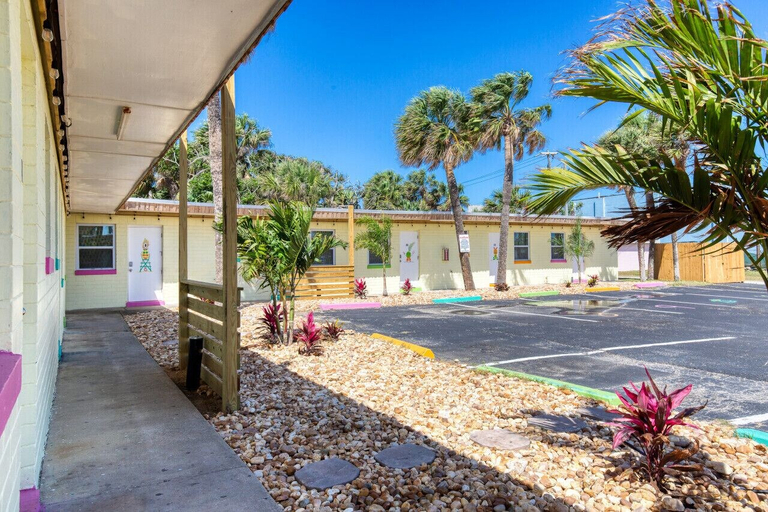 Interior 4, 6 Pineapple Shores Retro Inn Queen Studio, Volusia