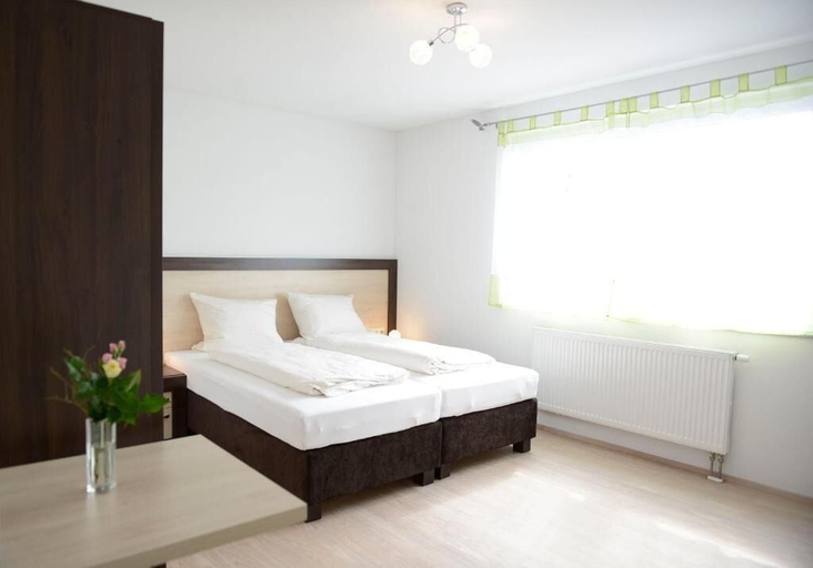 Bedroom 4, Naturparkhotel & Landgasthof Stromberg, Ludwigsburg