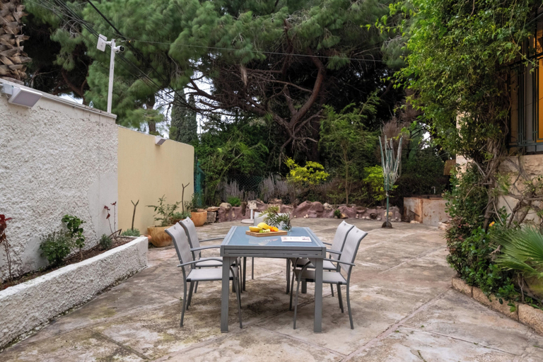 Outdoor dining 5, Historic & Modern Home with Garden