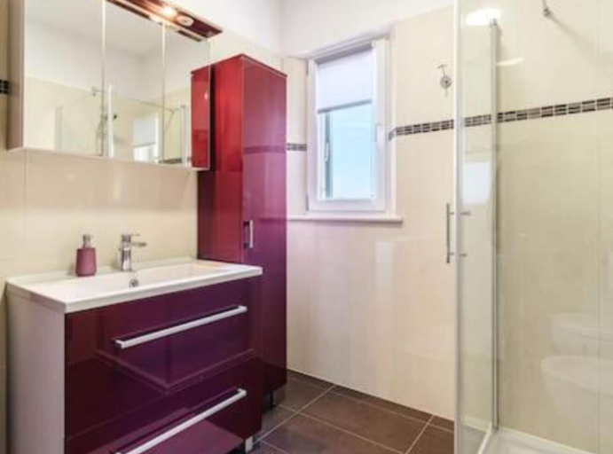 Bathroom 4, Sutivan Sea Terrace Apartment, Sutivan