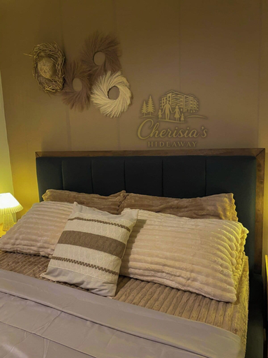 Room 2, Cherisia's Hideaway, Baguio City