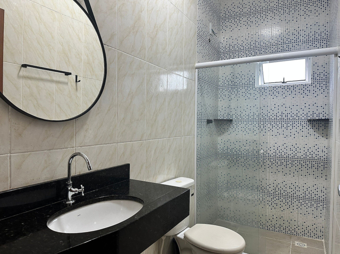 Bathroom 2, Leão Marinho, Bombinhas