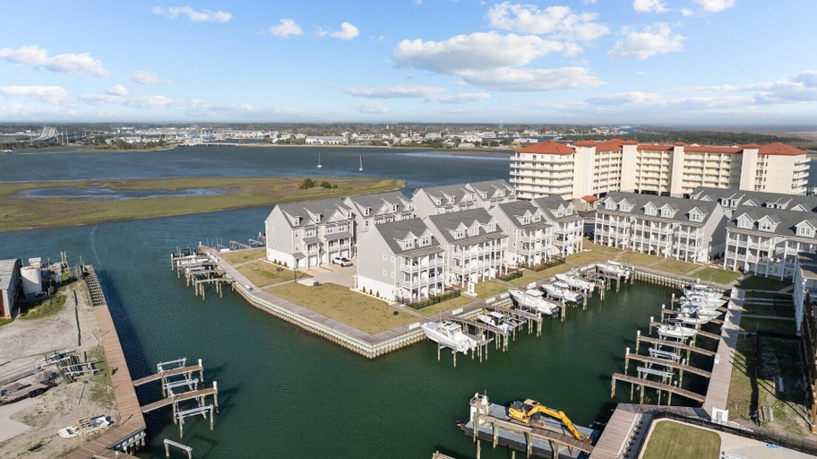 Marina 5, South Breeze 3 Bedroom Townhouse by RedAwning, Carteret