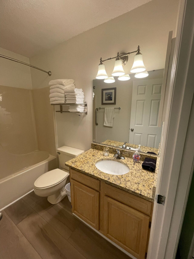 Interior 4, Pelicans Reef Large 2BR Condo w/ Vaulted Ceilings, Loft Bedroom & Space for 8 Guests, Horry