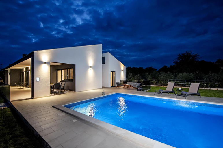 Swimming pool 5, Villa with private pool near Rovinj, Rovinj