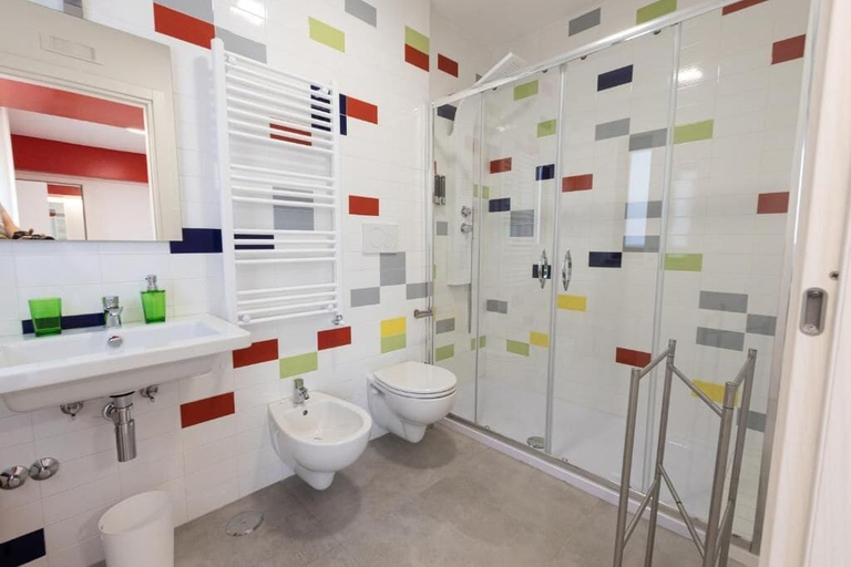 Bathroom, Valmontone Travel Rooms, Rome