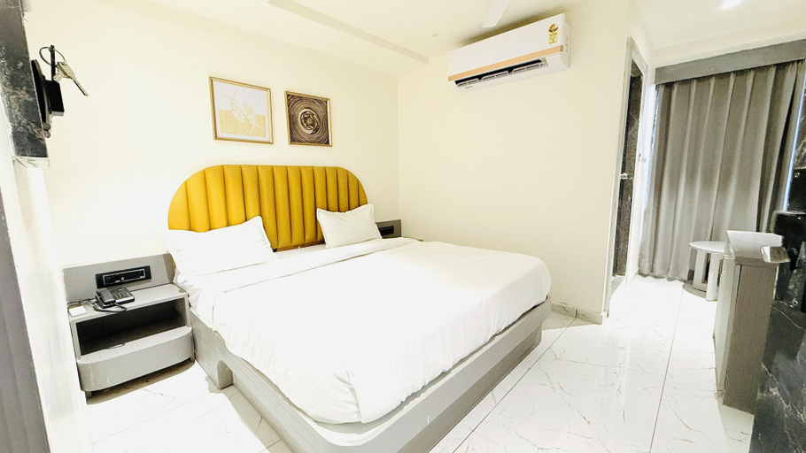Room 2, Hotel Maple Town, Ahmadabad