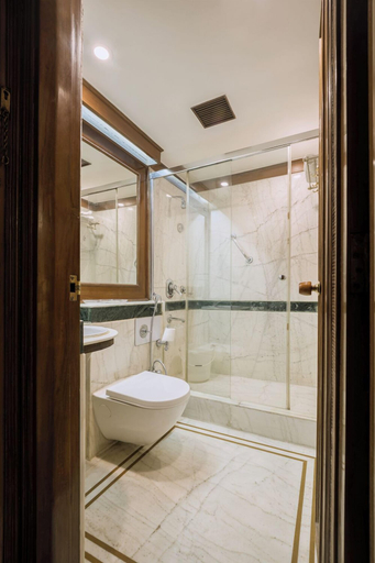 Bathroom 3, Hotel Kwality Regency, Chandigarh