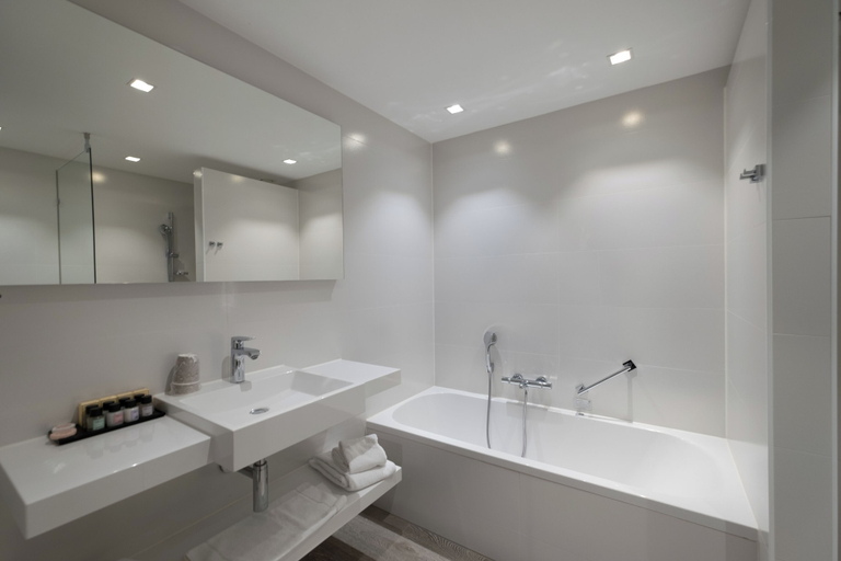 Bathroom 5, Hotel Vianen - Utrecht, Vianen