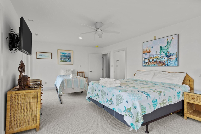 Room 3, Perkins Cottage 5 Bedroom Home by RedAwning, Carteret