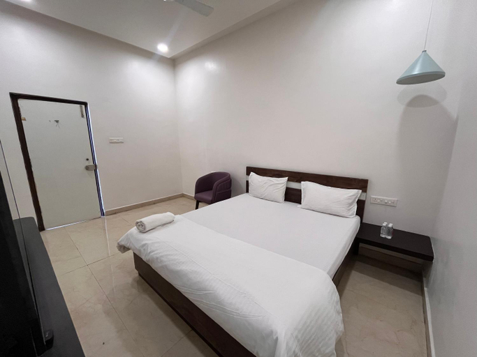 3, Hotel Golden Leaf, Nagpur