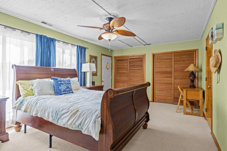 Room 4, Fore Your Delight 3 Bedroom Townhouse, Carteret