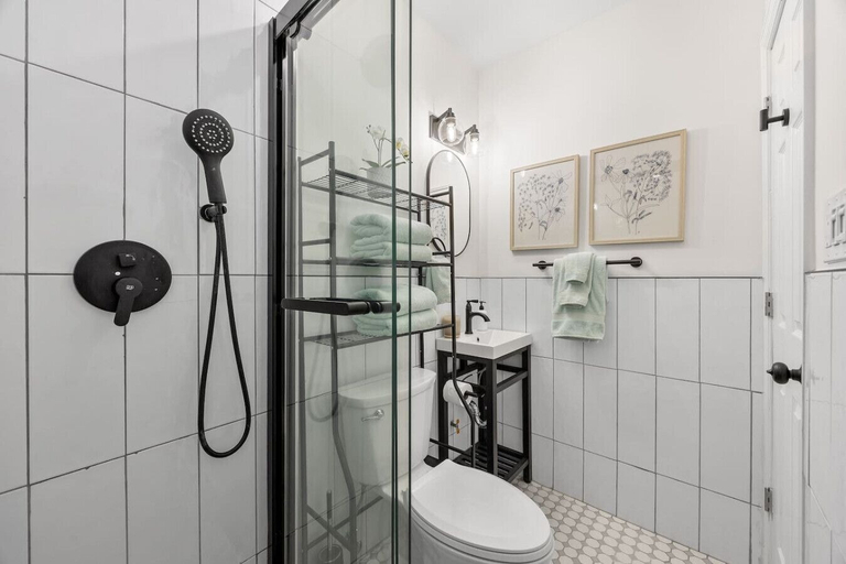Interior 5, Bright 3BR Harlem Home w In-unit Laundry, New York
