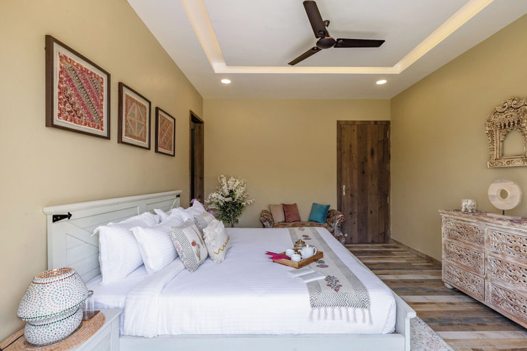 Room 2, Heaven in Hills By ELIVAAS with pvt pool, Udaipur