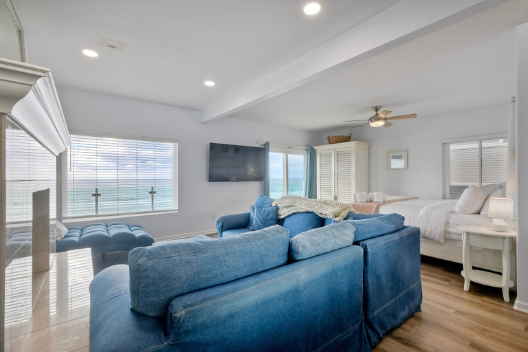 Interior 4, 1409 S Pacific Street, San Diego